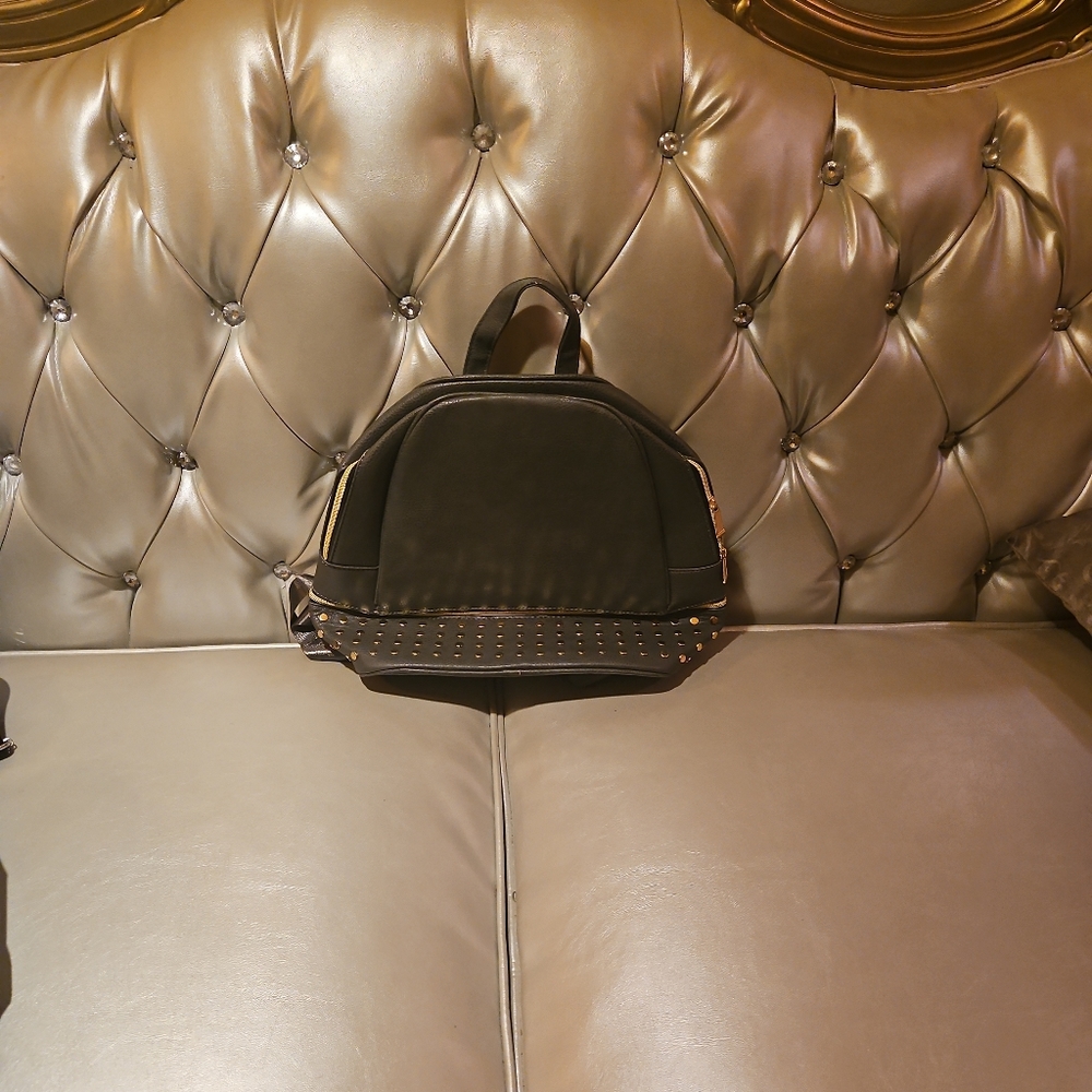 Handbags - Picture 11 of 13